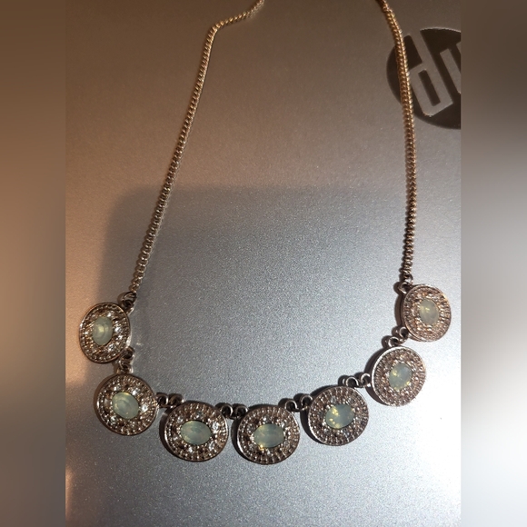 pretty necklace - Picture 4 of 5